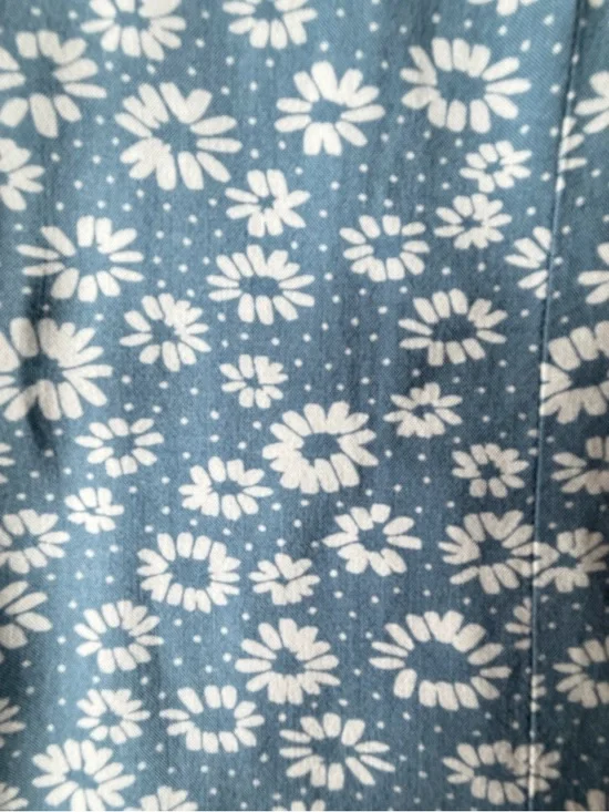 wild fable Blue and White Floral Top with Label - Picture 7 of 7